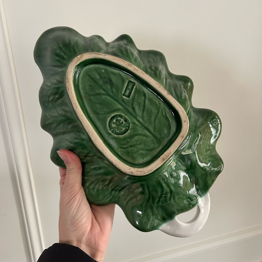 Vintage Ceramic Bordallo Pinheiro Cabbage
Leaf Salad Bowl, Portugal 60s - Picture 3 of 4